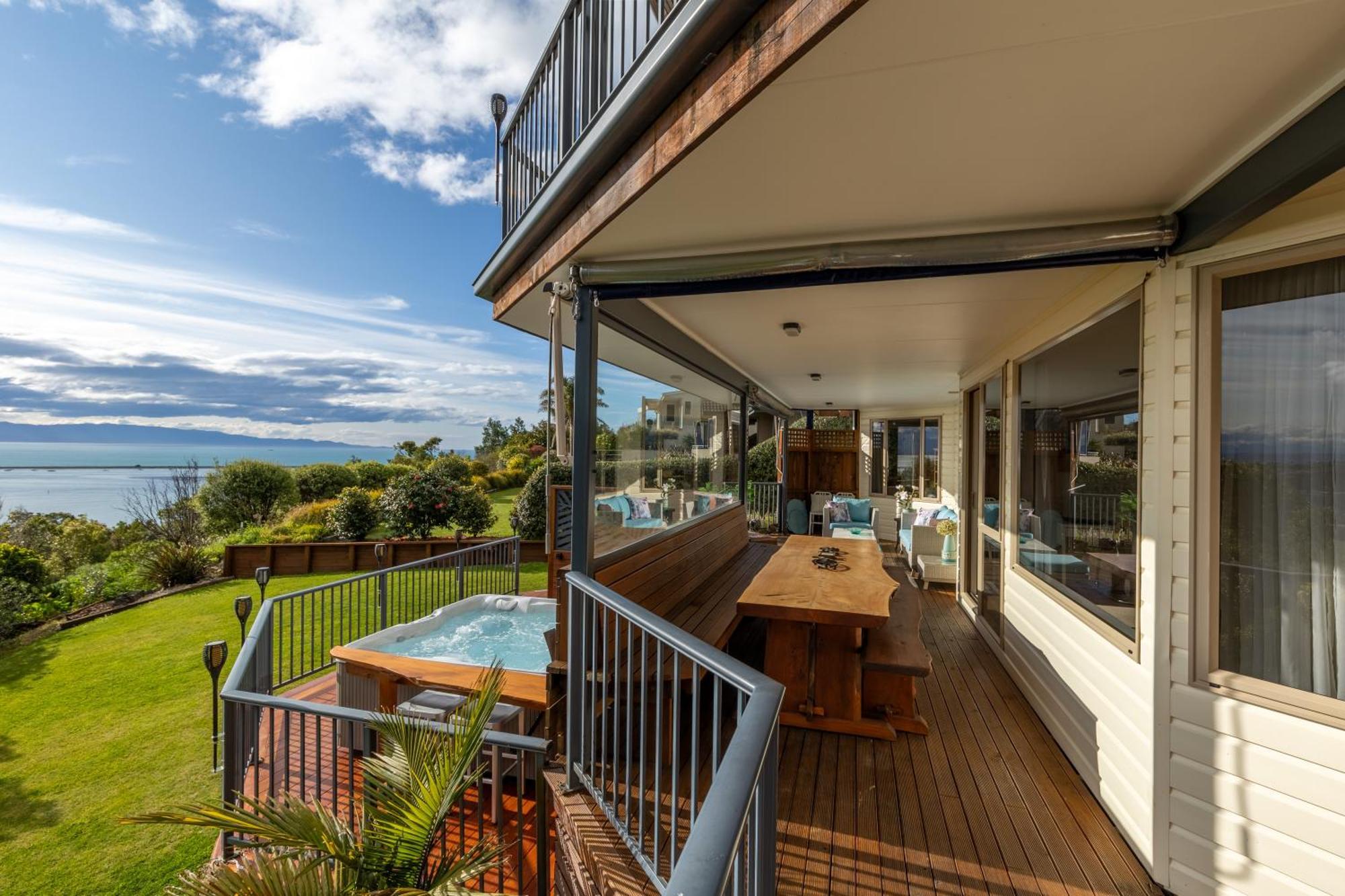Twin Peaks Luxury Sea View Villa Nelson Exterior photo